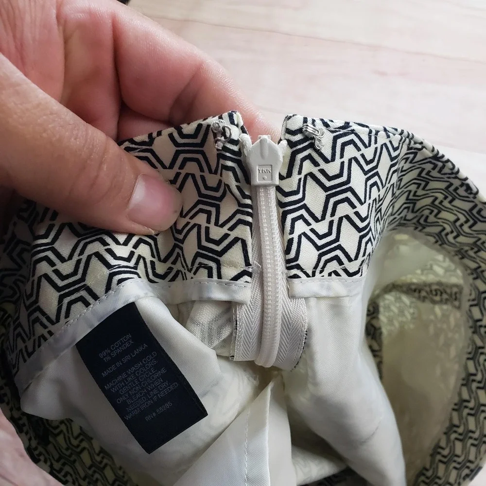 Express Hot Pants Womens 00 White Geometric Twill Lined‎ Slim Casual Zip Ladies